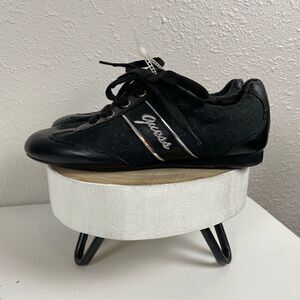 NWOT Guess Black and Silver Sneakers Size 6.5